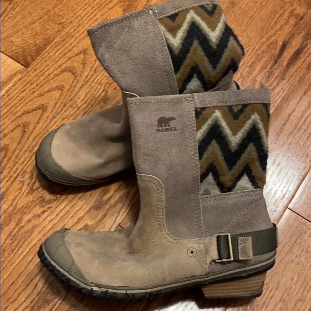 Sorel boots size 8